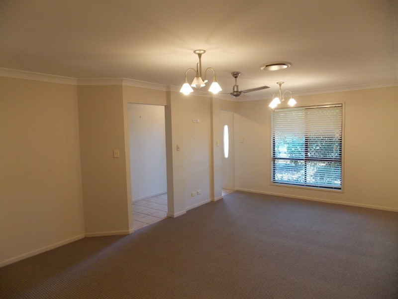 27 Dellvene Cres, Rosewood QLD 4340