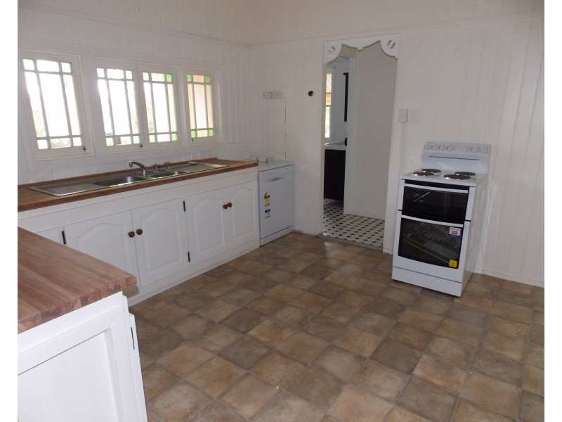 108 Pine Mountain Rd, Brassall QLD 4305