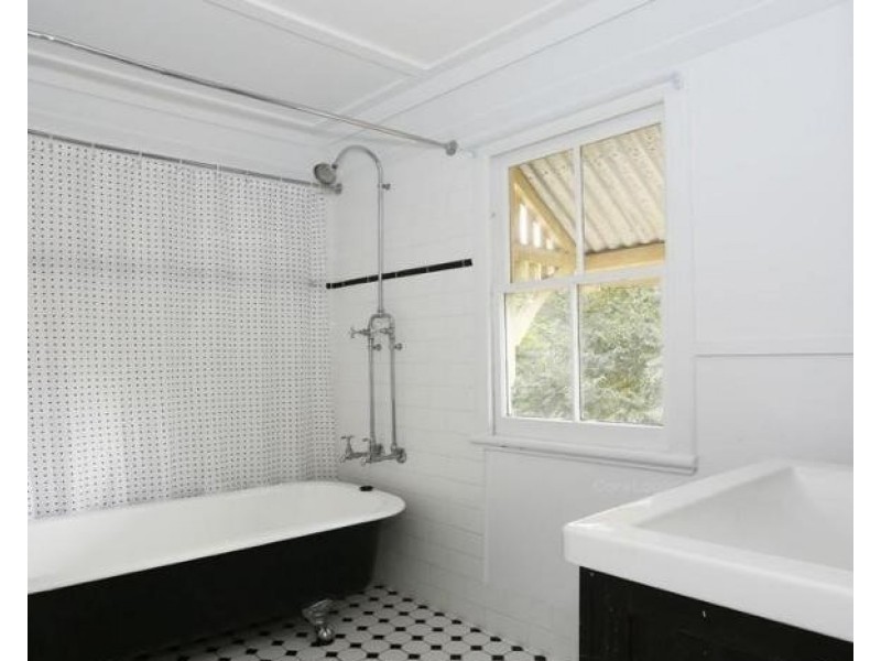 108 Pine Mountain Rd, Brassall QLD 4305