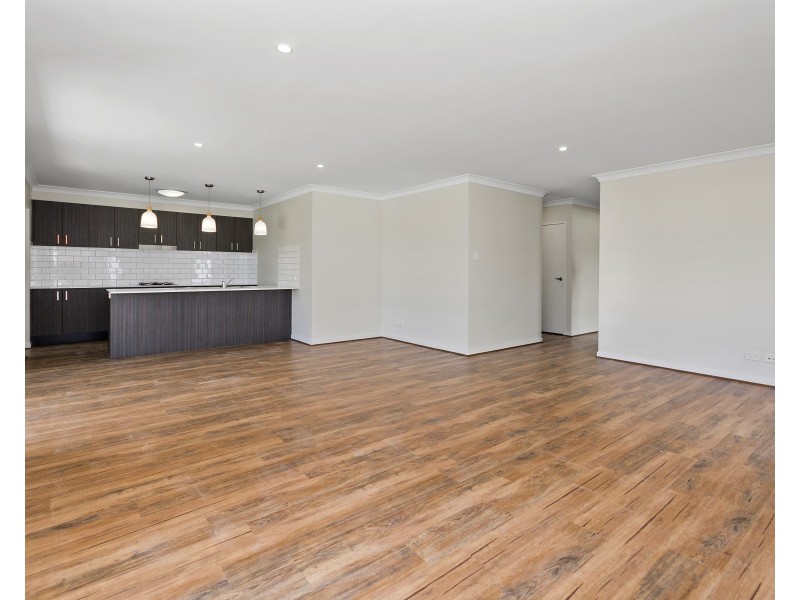 13 Harmony Cres, South Ripley QLD 4306