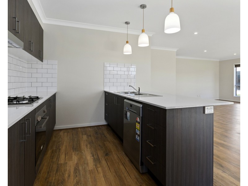 13 Harmony Cres, South Ripley QLD 4306