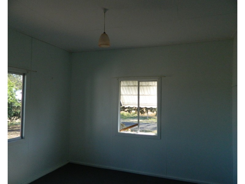 Walloon QLD 4306