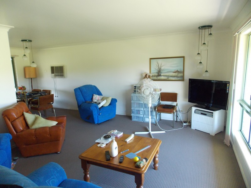 13 Ferling Rd, Calvert QLD 4340