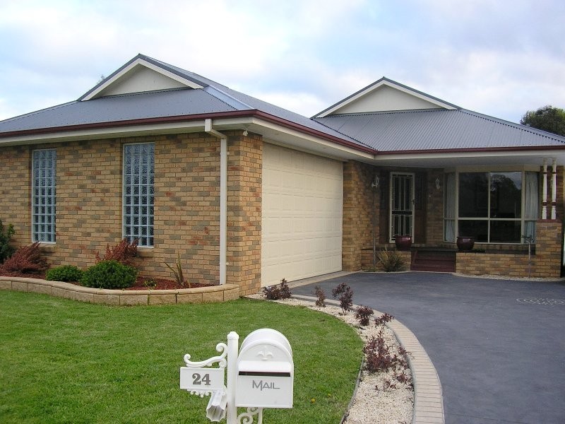 24 Maughan Road, Koo Wee Rup VIC 3981