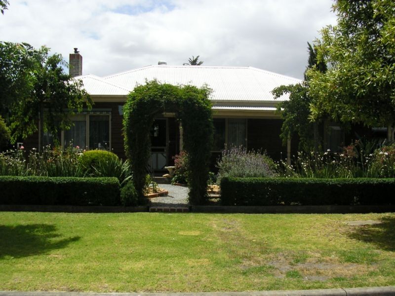 10 Oldbury Street, Lang Lang VIC 3984
