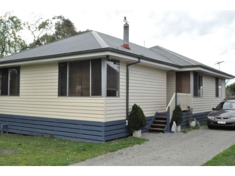 10 Queen Street, Loch VIC 3945