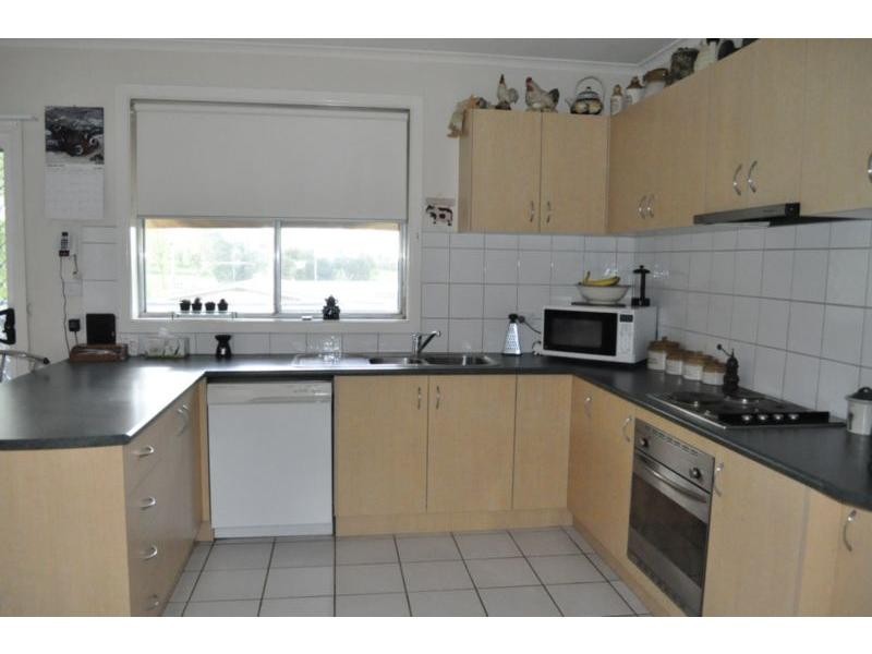 10 Queen Street, Loch VIC 3945