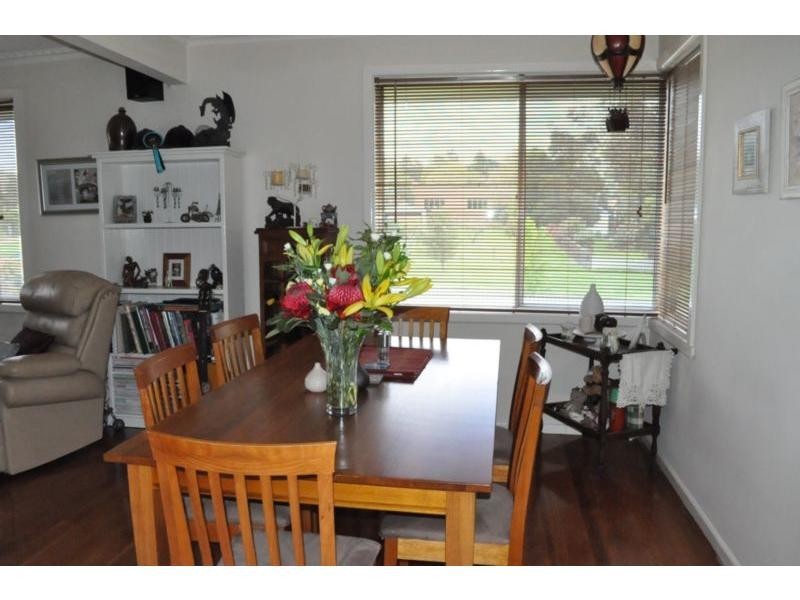 10 Queen Street, Loch VIC 3945