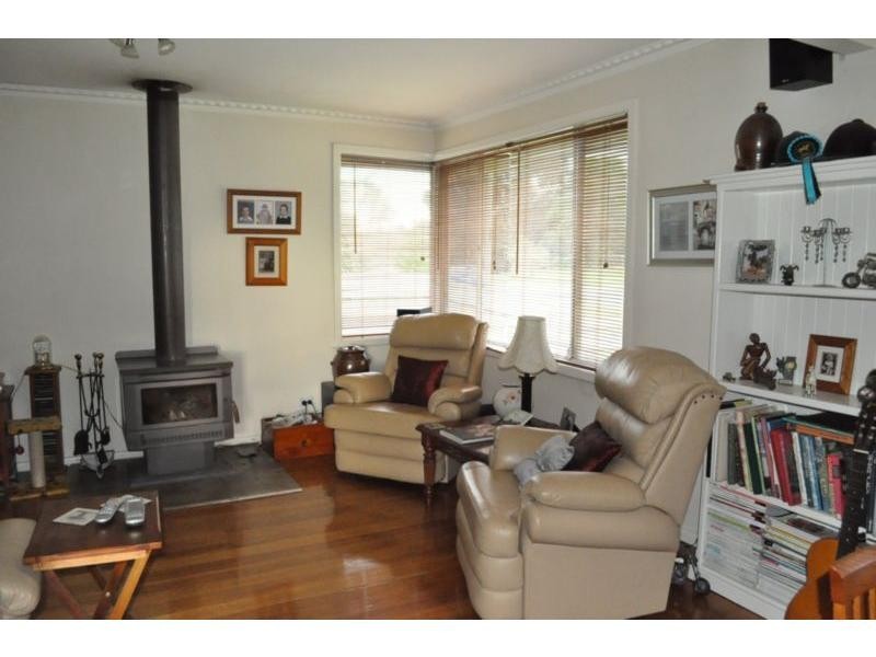 10 Queen Street, Loch VIC 3945