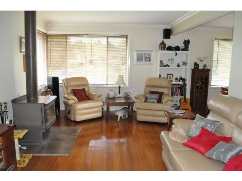 10 Queen Street, Loch VIC 3945