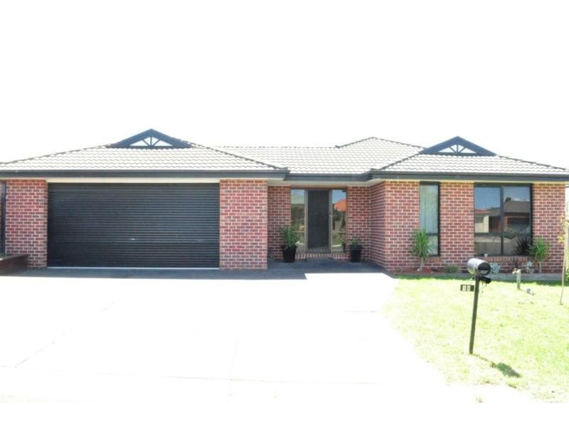 16 Greenbriar Way, Cranbourne West VIC 3977