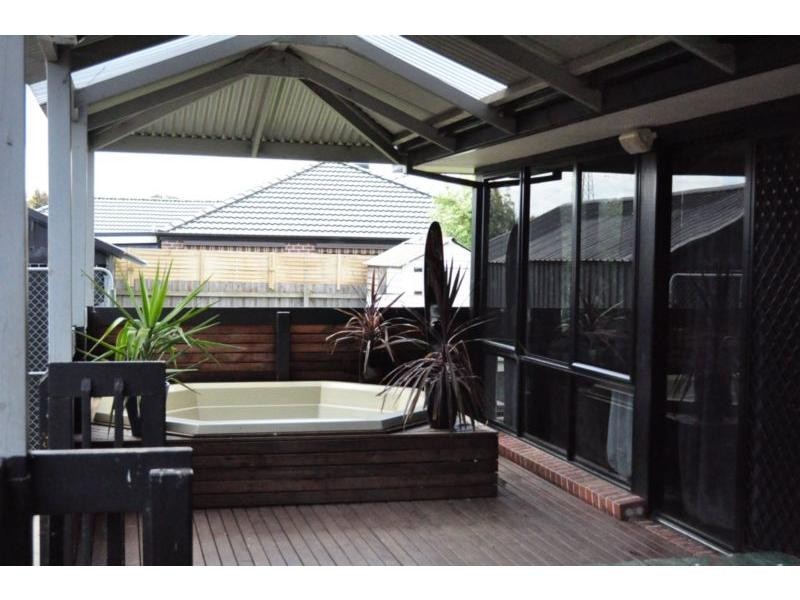 16 Greenbriar Way, Cranbourne West VIC 3977