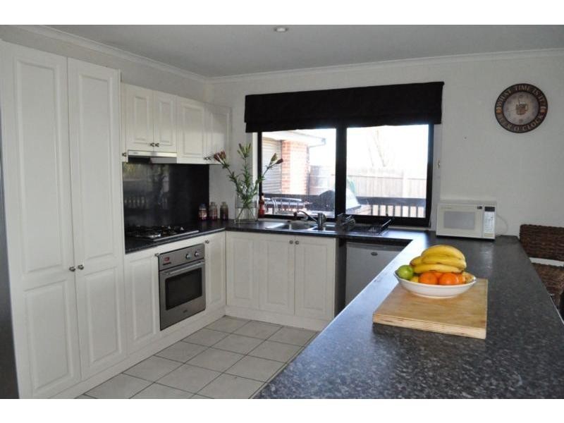 16 Greenbriar Way, Cranbourne West VIC 3977