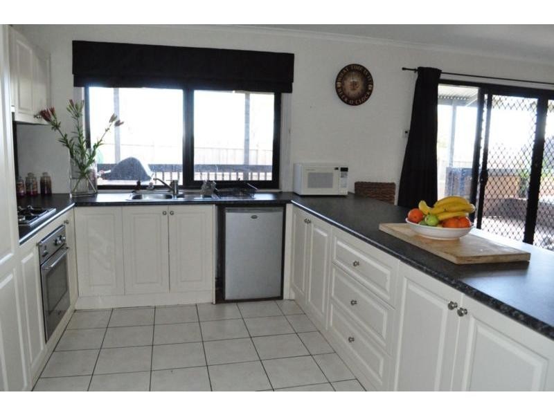 16 Greenbriar Way, Cranbourne West VIC 3977