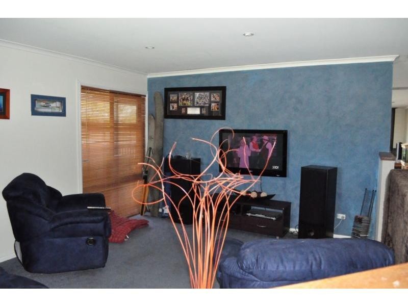 16 Greenbriar Way, Cranbourne West VIC 3977