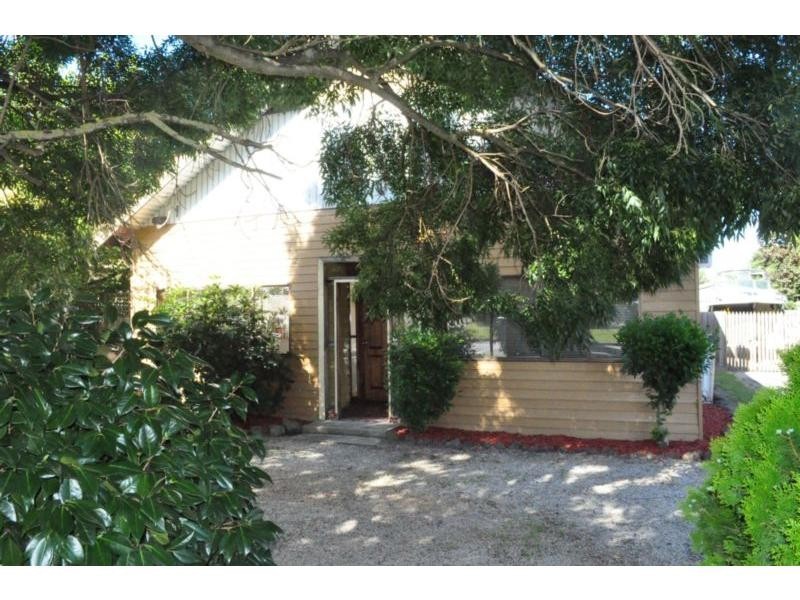 8 Charles Street, Koo Wee Rup VIC 3981