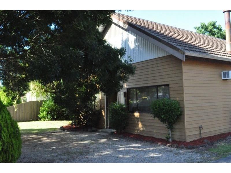 8 Charles Street, Koo Wee Rup VIC 3981
