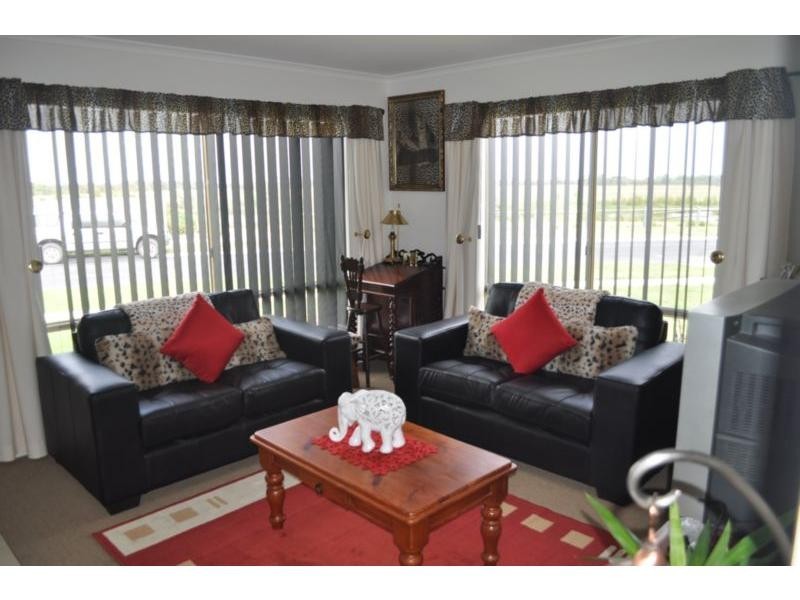 34 Bailey Boulevard, Koo Wee Rup VIC 3981