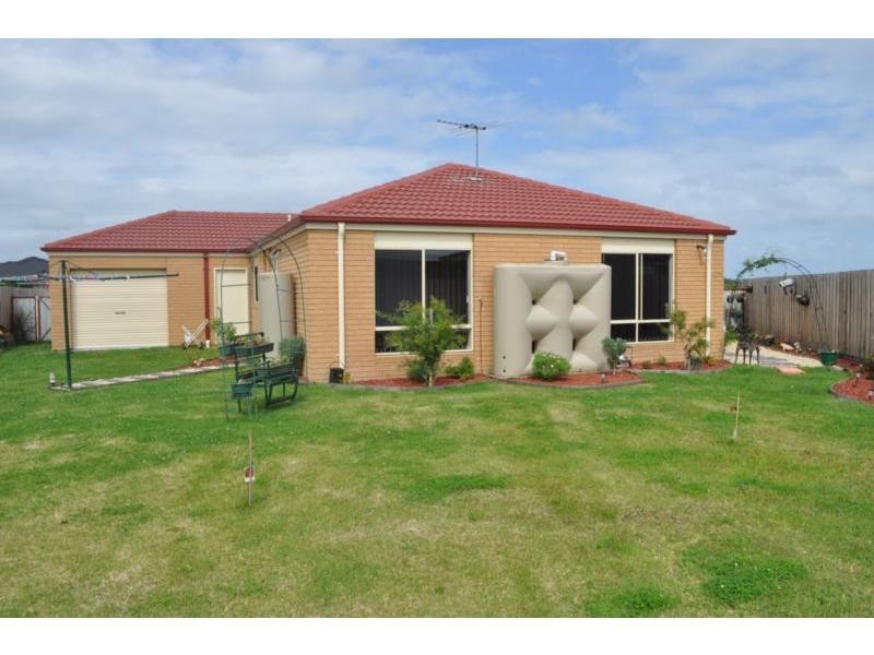 34 Bailey Boulevard, Koo Wee Rup VIC 3981