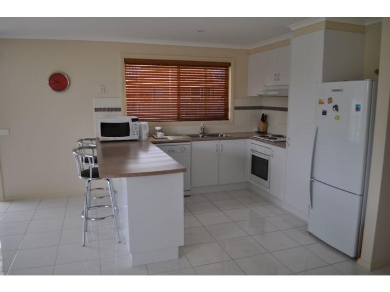 37 Bailey Boulevard, Koo Wee Rup VIC 3981