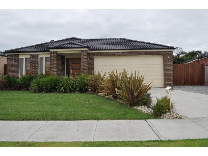 37 Bailey Boulevard, Koo Wee Rup VIC 3981