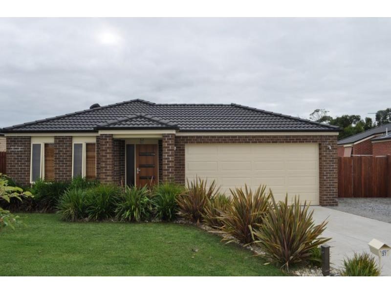 37 Bailey Boulevard, Koo Wee Rup VIC 3981