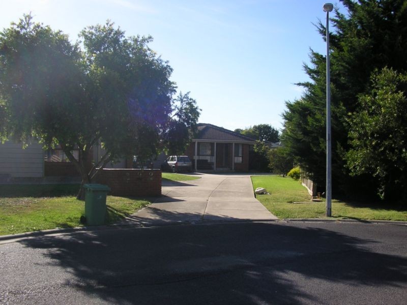 2/3 Boormani Court, Koo Wee Rup VIC 3981