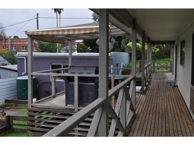4 Queen Street, Loch VIC 3945