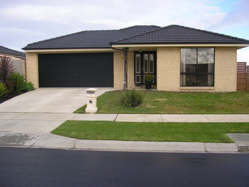 2 Bellairs Place, Koo Wee Rup VIC 3981