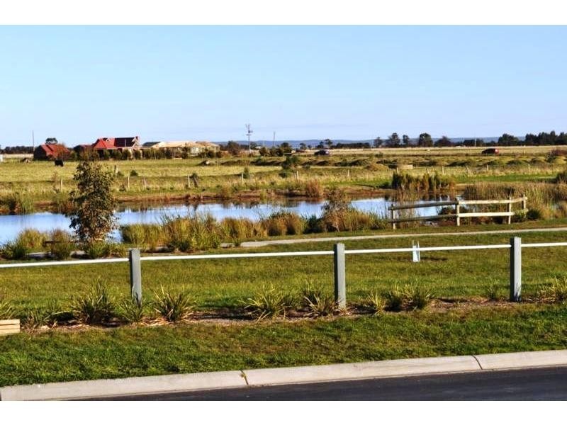 38 Bailey Boulevard, Koo Wee Rup VIC 3981
