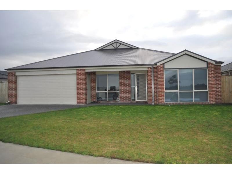 38 Bailey Boulevard, Koo Wee Rup VIC 3981