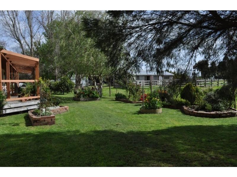 1010 Seven Mile Road, Pakenham South VIC 3810