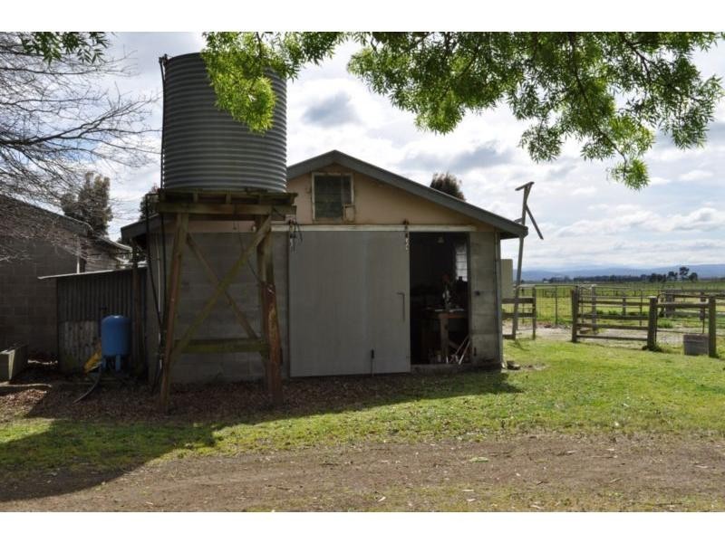 1010 Seven Mile Road, Pakenham South VIC 3810