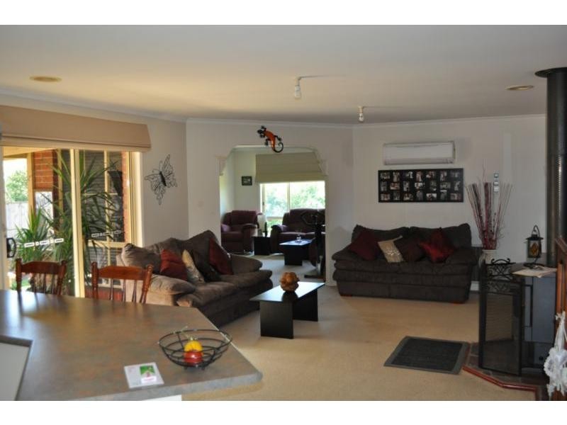 49 Sybella Avenue, Koo Wee Rup VIC 3981