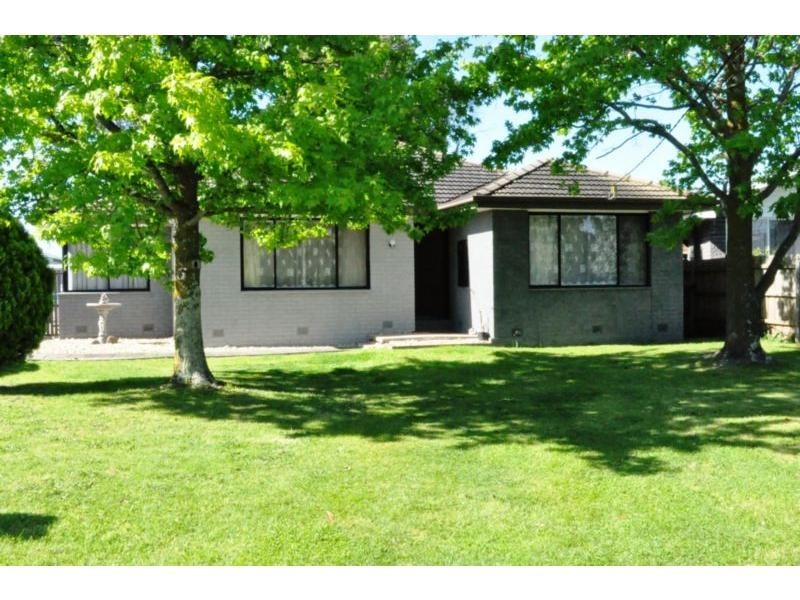 8 Mickle Street, Koo Wee Rup VIC 3981