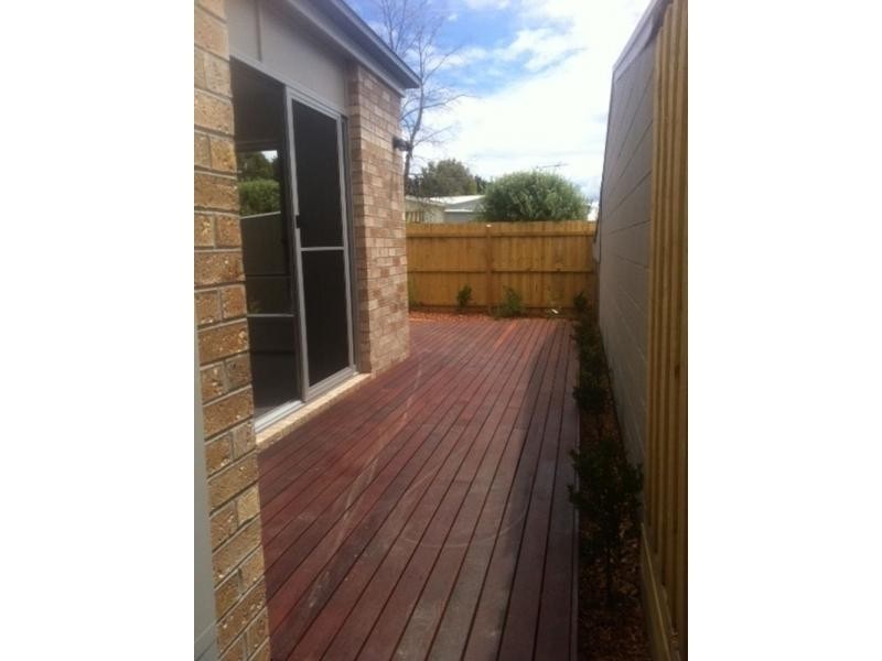 4/7 Sybella Avenue, Koo Wee Rup VIC 3981