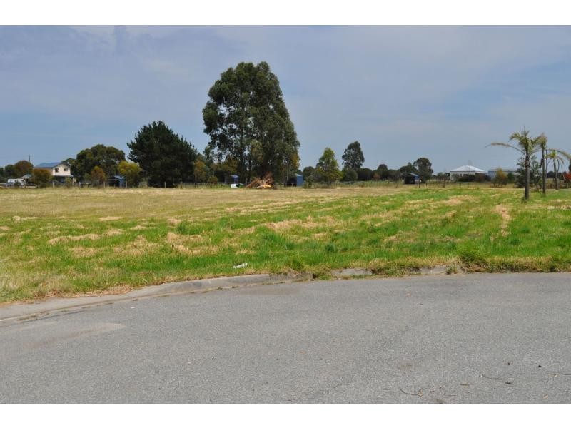 L1 Cambridge Street, Lang Lang VIC 3984