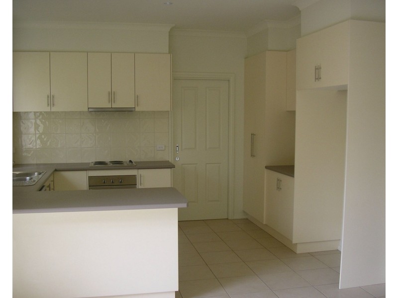 2/17 Salmon Street, Koo Wee Rup VIC 3981