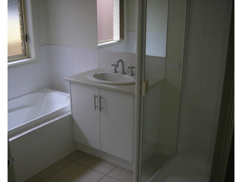 2/17 Salmon Street, Koo Wee Rup VIC 3981