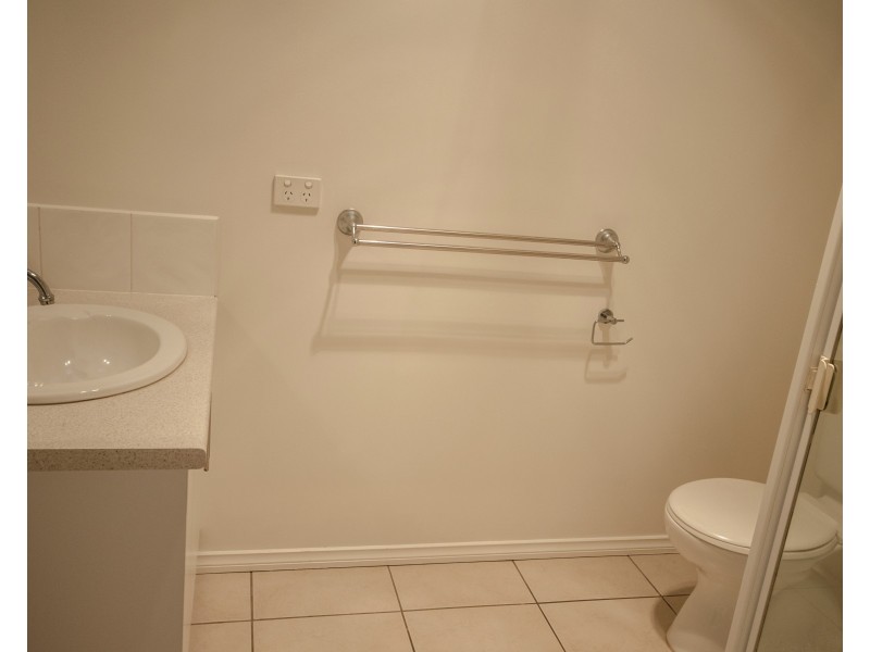 2/17 Salmon Street, Koo Wee Rup VIC 3981