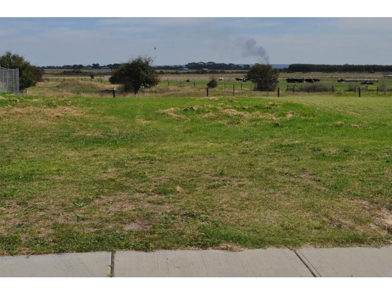 16 Cullen Drive, Lang Lang VIC 3984