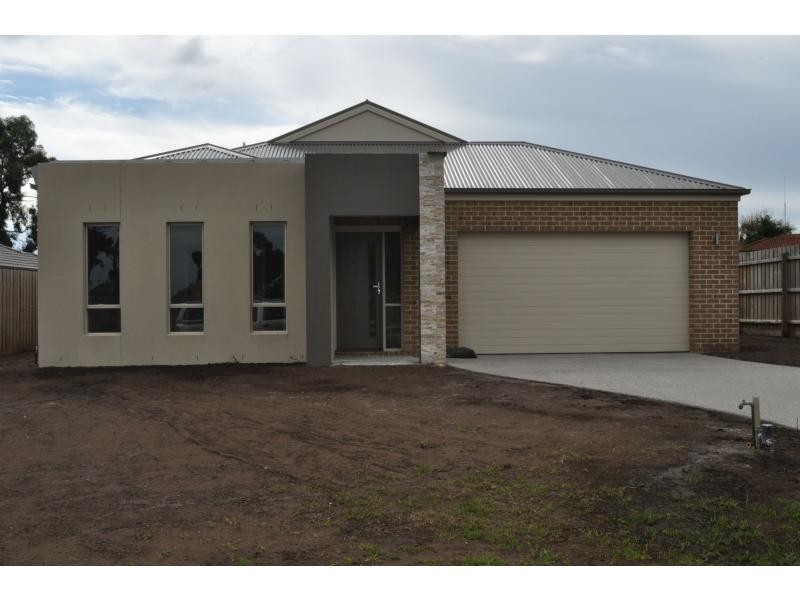 4 Carrington Rise, Lang Lang VIC 3984