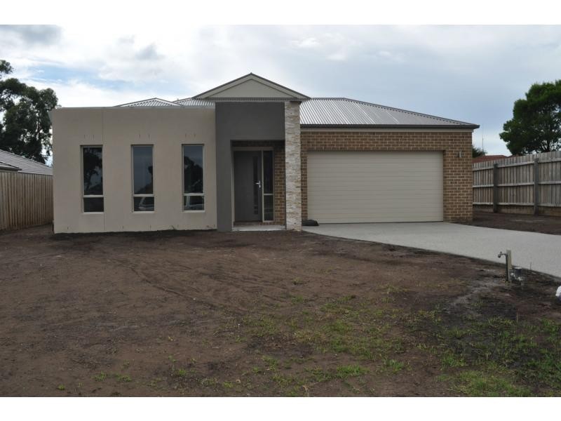 4 Carrington Rise, Lang Lang VIC 3984