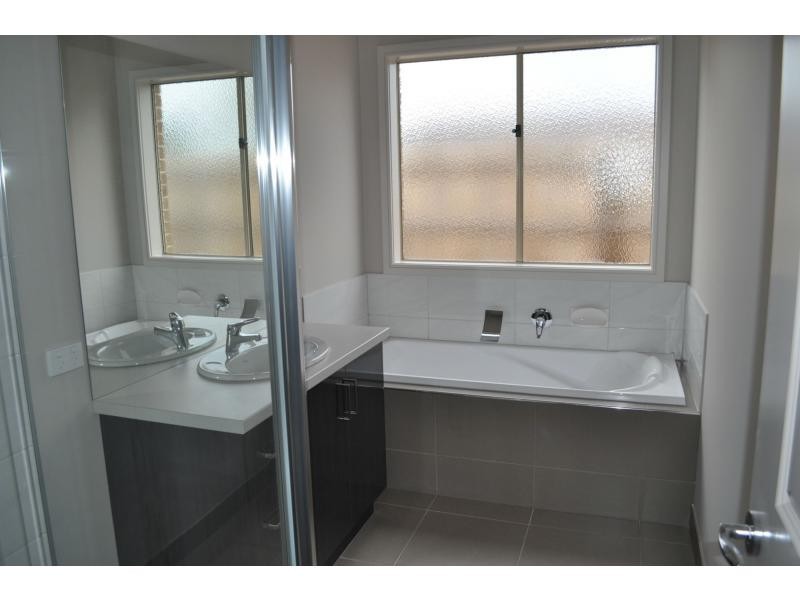 4 Carrington Rise, Lang Lang VIC 3984