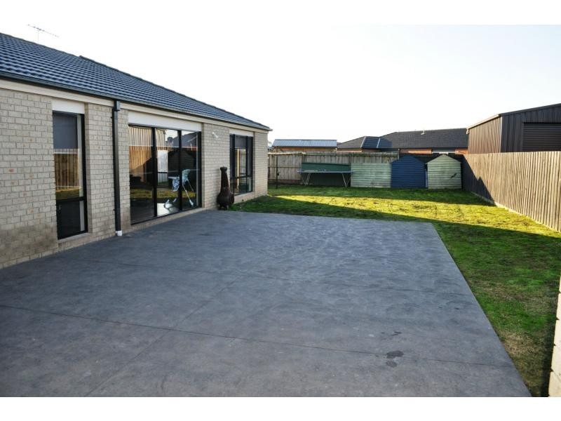 40 Bailey Boulevard, Koo Wee Rup VIC 3981