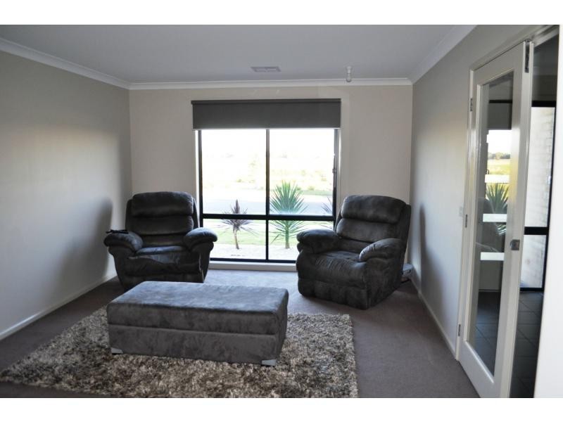 40 Bailey Boulevard, Koo Wee Rup VIC 3981