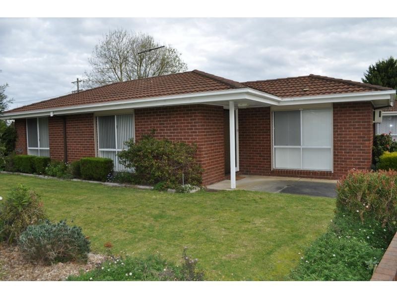 Unit 4/11 Roseberry Street, Lang Lang VIC 3984