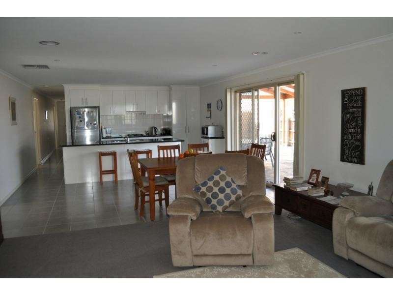 7 Thom Road, Lang Lang VIC 3984