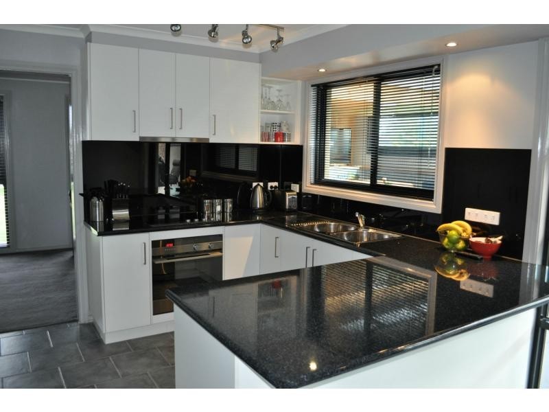 25 Sybella Avenue, Koo Wee Rup VIC 3981