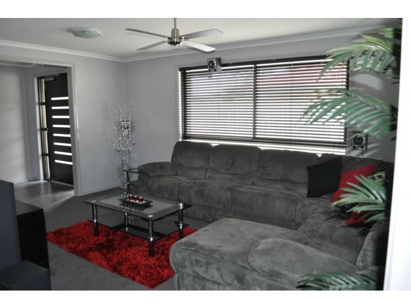 25 Sybella Avenue, Koo Wee Rup VIC 3981